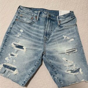 AE BNWT Men shorts air flex move free athletic jean short at the knee. Size 30.